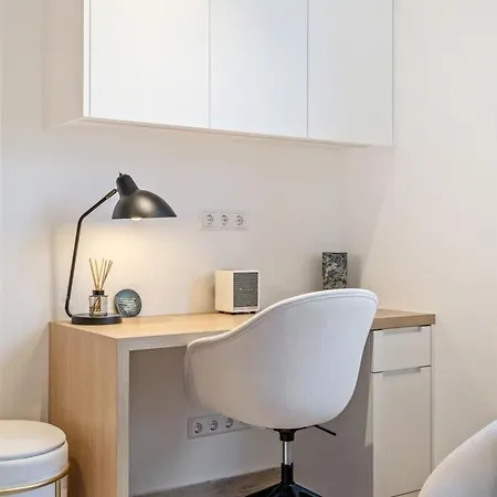 Modern Studio With King Bed, Walk To Attractions Luxembourg Exterior photo