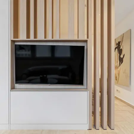 Modern Studio With King Bed, Walk To Attractions Luxembourg Exterior photo